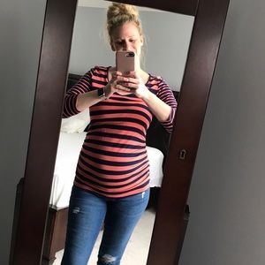 Jessica Simpson three-quarter maternity shirt!